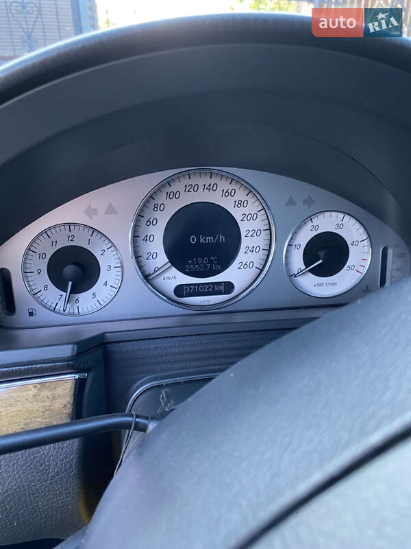 Универсал Mercedes-Benz E-Class 2005 в Киеве фото 3 Универсал Mercedes-Benz E-Class 2005 в Киеве