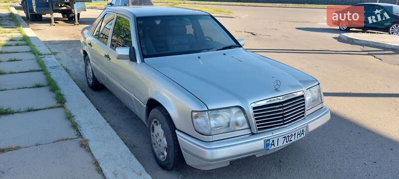 Mercedes-Benz E-Class 1989