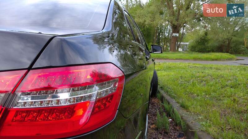 Седан Mercedes-Benz E-Class 2011 в Бродах