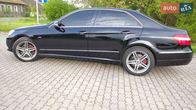 Седан Mercedes-Benz E-Class 2011 в Бродах