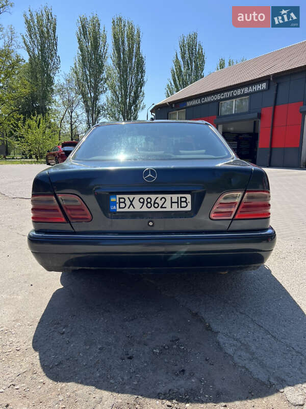 Седан Mercedes-Benz E-Class 2000 в Запоріжжі