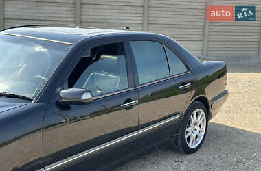 Седан Mercedes-Benz E-Class 2002 в 