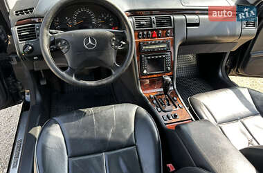 Седан Mercedes-Benz E-Class 2002 в 