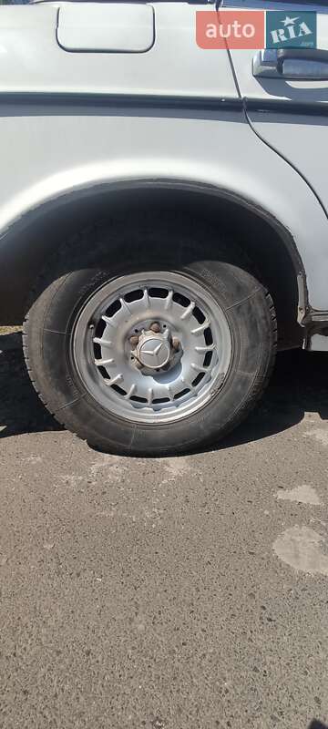 Седан Mercedes-Benz E-Class 1982 в Одессе