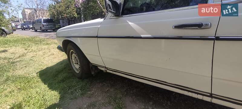Седан Mercedes-Benz E-Class 1982 в Одессе