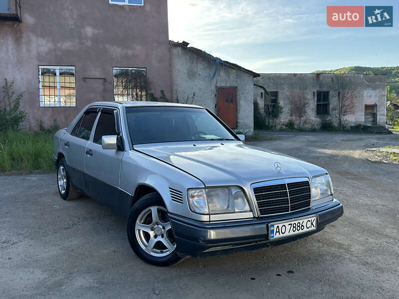 Mercedes-Benz E-Class 1995