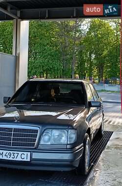 Седан Mercedes-Benz E-Class 1993 в Виннице
