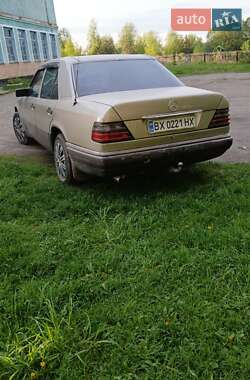 Седан Mercedes-Benz E-Class 1993 в 