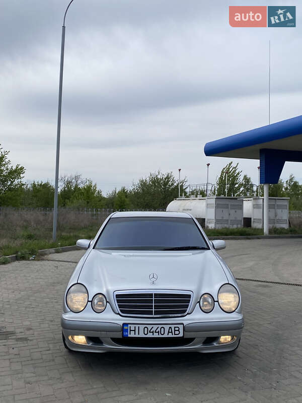 Седан Mercedes-Benz E-Class 2000 в Семенівці