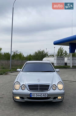 Седан Mercedes-Benz E-Class 2000 в 