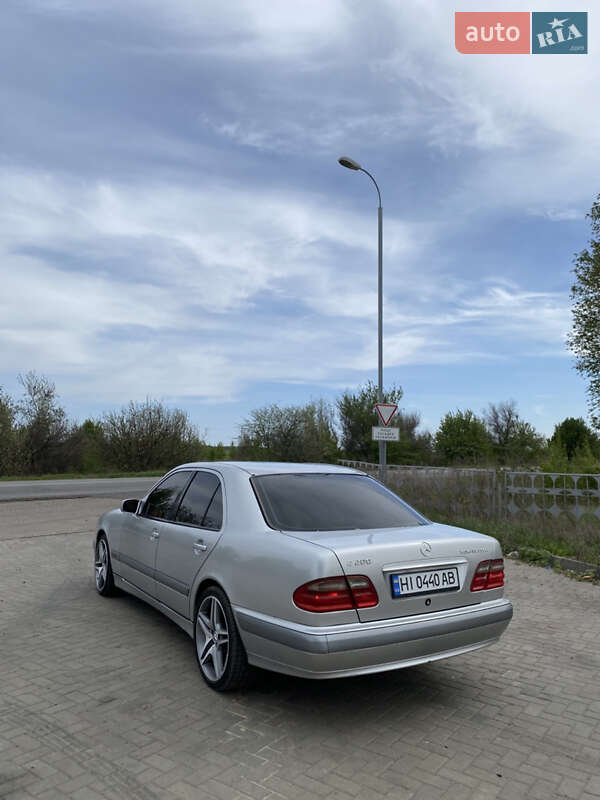 Седан Mercedes-Benz E-Class 2000 в Семенівці
