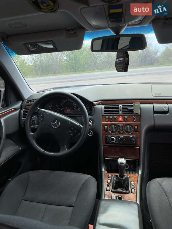 Седан Mercedes-Benz E-Class 2000 в Семенівці