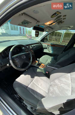 Седан Mercedes-Benz E-Class 2000 в 