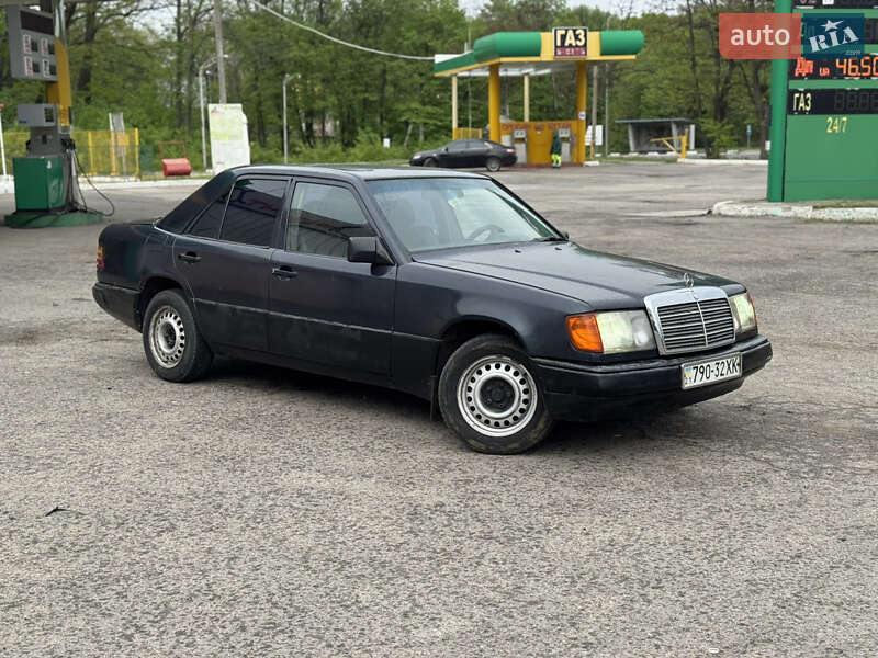Mercedes-Benz E-Class 1989