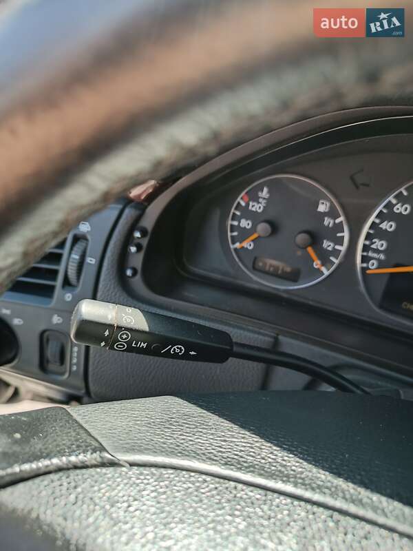 Седан Mercedes-Benz E-Class 2001 в Хмільнику