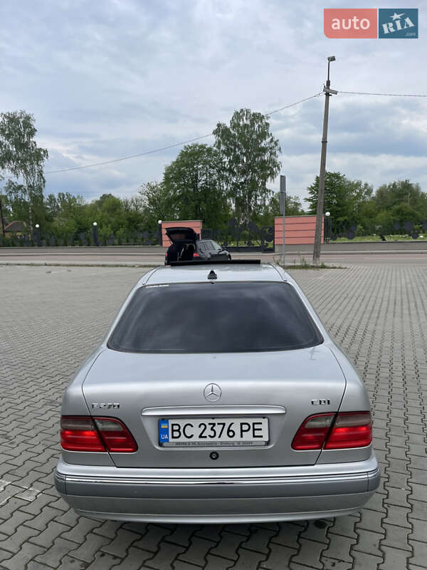 Седан Mercedes-Benz E-Class 2001 в Дрогобичі