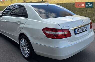 Седан Mercedes-Benz E-Class 2011 в 