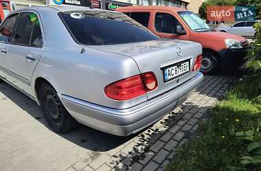 Седан Mercedes-Benz E-Class 1995 в 