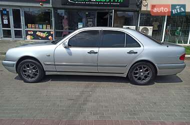 Седан Mercedes-Benz E-Class 1995 в 