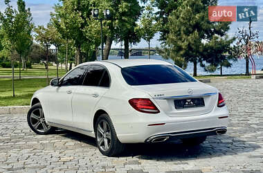 Седан Mercedes-Benz E-Class 2016 в 