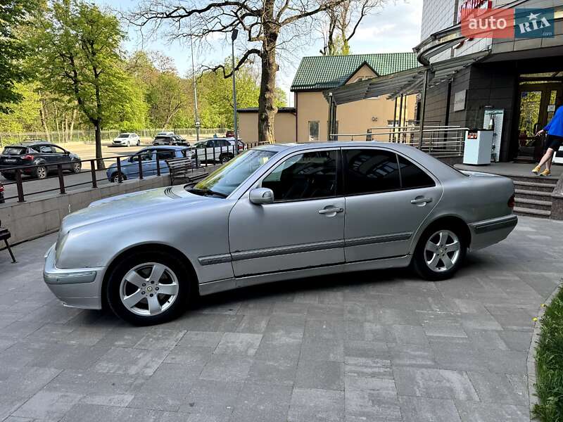 Седан Mercedes-Benz E-Class 2000 в Виннице