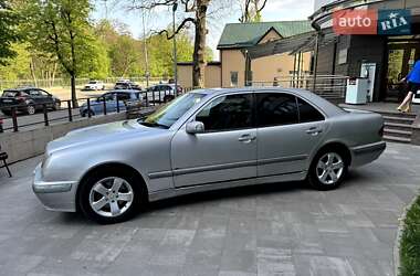 Седан Mercedes-Benz E-Class 2000 в 