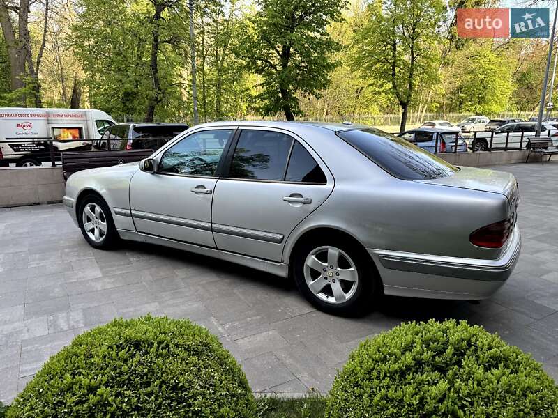 Седан Mercedes-Benz E-Class 2000 в Виннице