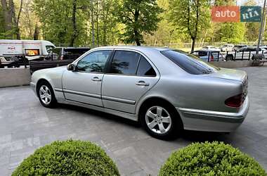 Седан Mercedes-Benz E-Class 2000 в 