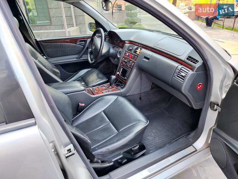 Седан Mercedes-Benz E-Class 2000 в Виннице