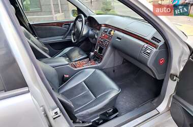 Седан Mercedes-Benz E-Class 2000 в 