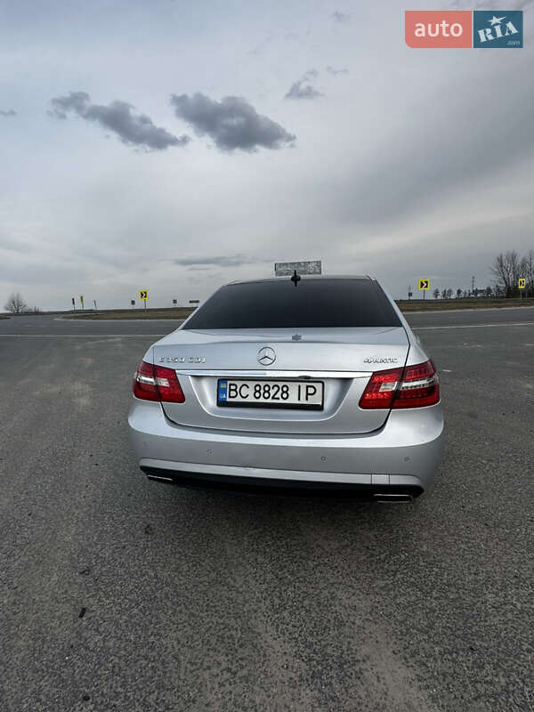 Седан Mercedes-Benz E-Class 2010 в Бучачі