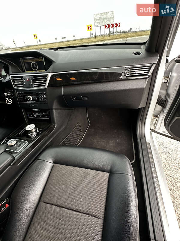 Седан Mercedes-Benz E-Class 2010 в Бучачі