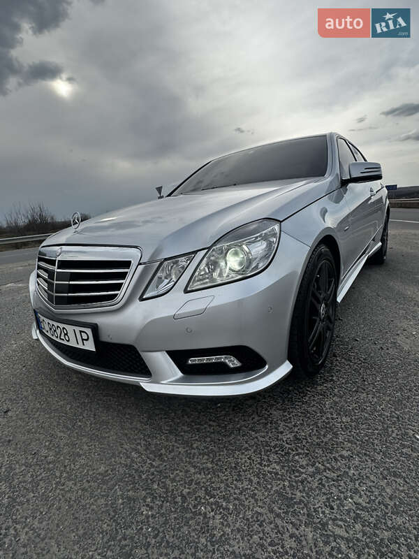 Седан Mercedes-Benz E-Class 2010 в Бучачі
