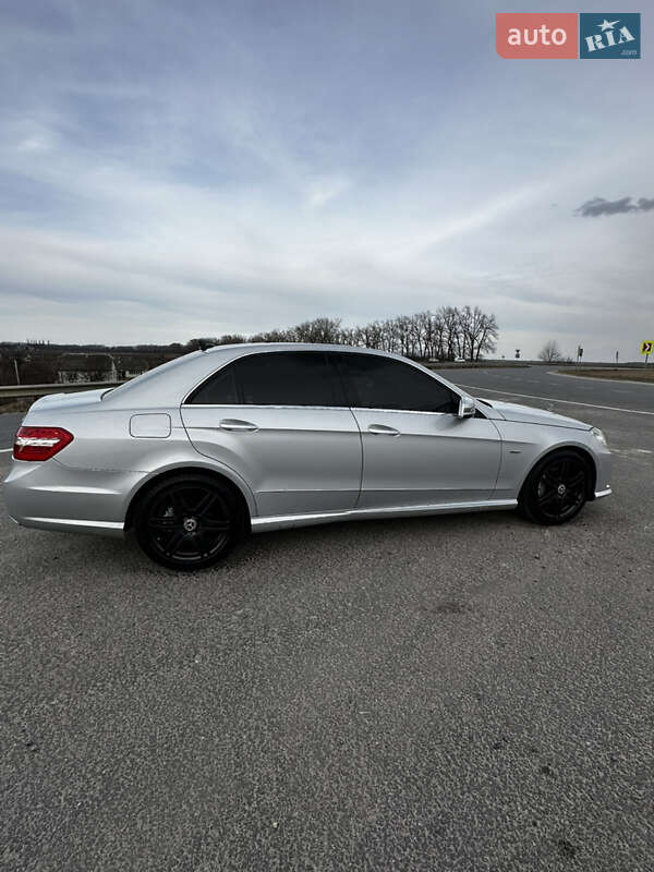 Седан Mercedes-Benz E-Class 2010 в Бучачі