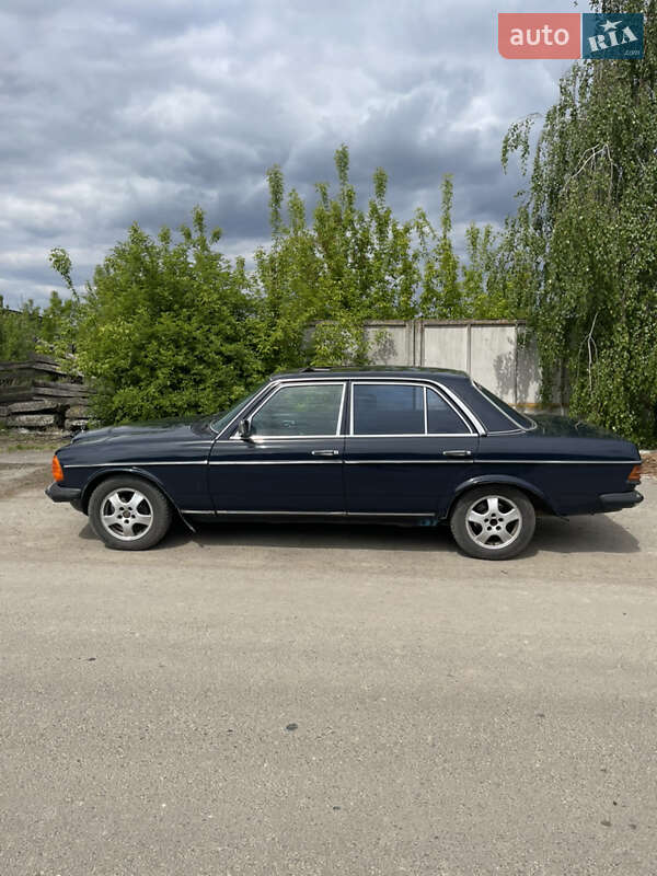 Седан Mercedes-Benz E-Class 1983 в Рівному