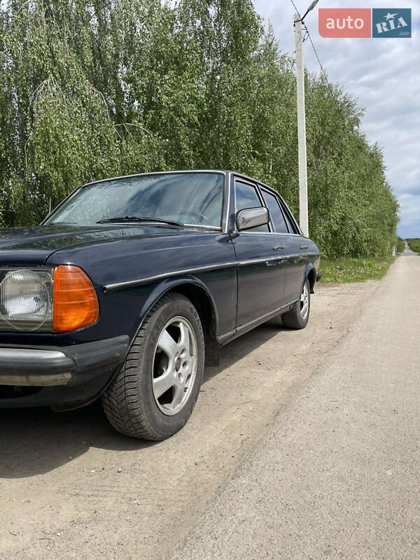 Седан Mercedes-Benz E-Class 1983 в Рівному