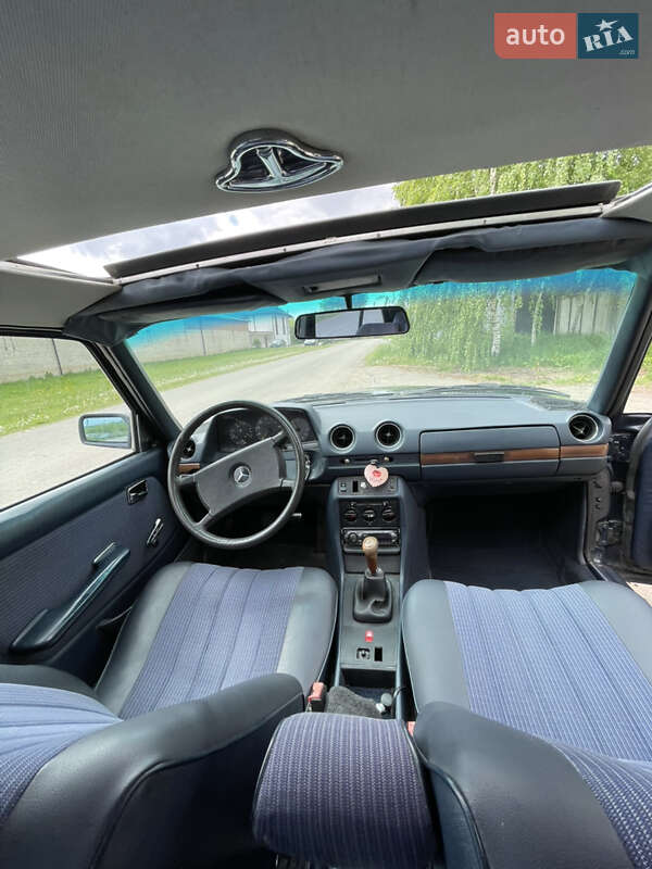 Седан Mercedes-Benz E-Class 1983 в Рівному