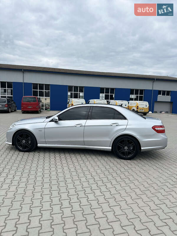Седан Mercedes-Benz E-Class 2010 в Бучачі
