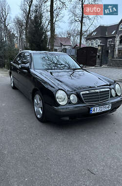Седан Mercedes-Benz E-Class 2001 в Києві