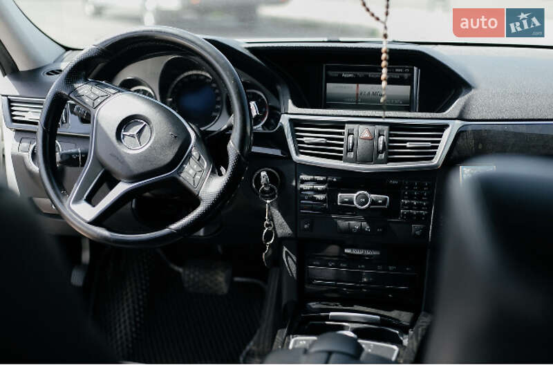 Седан Mercedes-Benz E-Class 2012 в Ужгороде