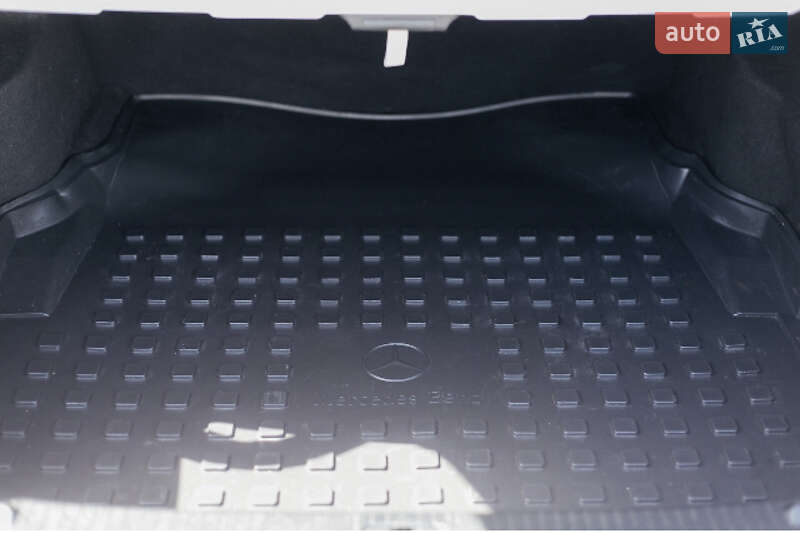 Седан Mercedes-Benz E-Class 2012 в Ужгороде