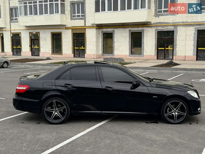 Седан Mercedes-Benz E-Class 2012 в Умані