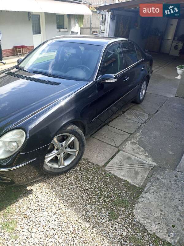 Седан Mercedes-Benz E-Class 2004 в Ивано-Франковске