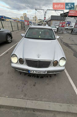 Седан Mercedes-Benz E-Class 2001 в Киеве