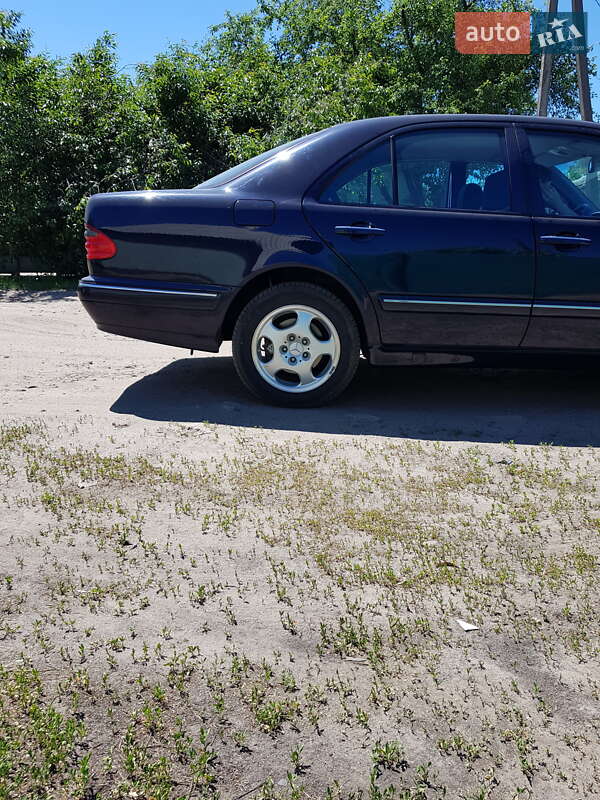 Седан Mercedes-Benz E-Class 2001 в Прилуках