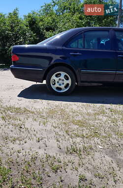 Седан Mercedes-Benz E-Class 2001 в 