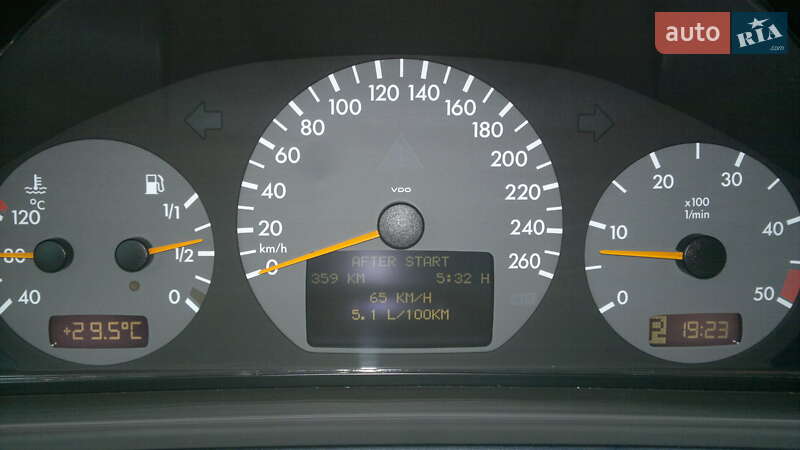 Седан Mercedes-Benz E-Class 2001 в Прилуках