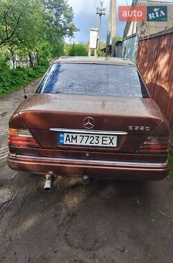 Седан Mercedes-Benz E-Class 1993 в 