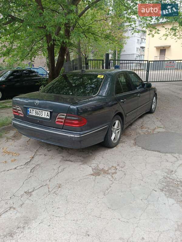 Седан Mercedes-Benz E-Class 1999 в Запоріжжі