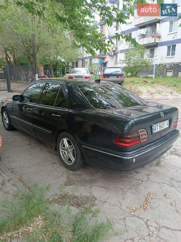 Седан Mercedes-Benz E-Class 1999 в Запоріжжі